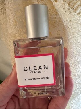 CLEAN Classic Strawberry Fields